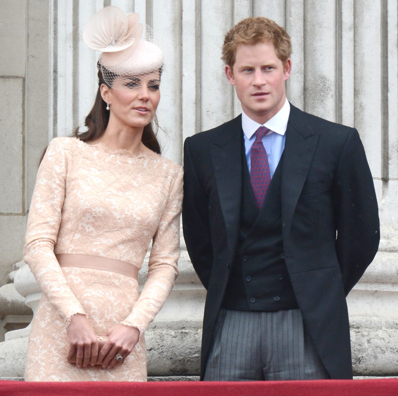 Герцогиня Кейт и принц Гарри, кажется, особенно близки в эти дни. Просто говорю.