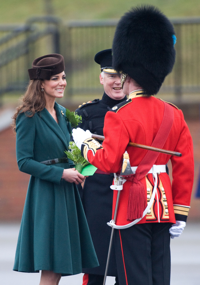 Герцогиня Кейт становится зеленой и трилистной на День Святого Патрика: великолепна или нет?