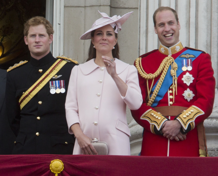 Герцогиня Кейт в бледно-розовом McQueen во время своего последнего появления на беременной: мило?