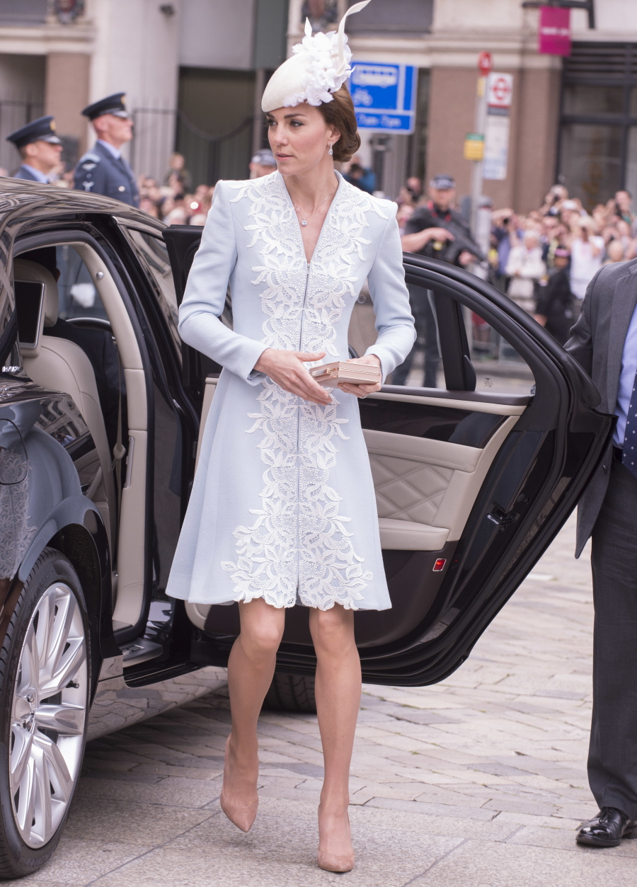 Герцогиня Кейт в пальто Catherine Walker в Сент-Полсе: мило или приторно?