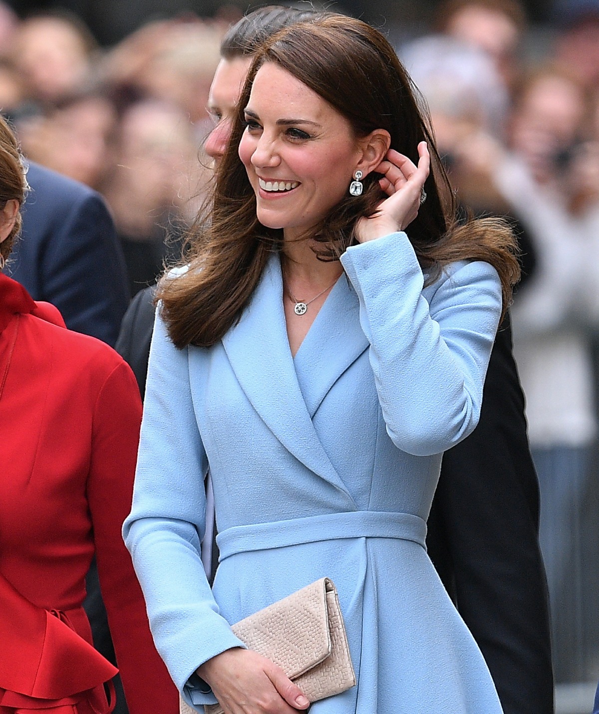 Герцогиня Кейт дебютировала в Люксембурге с парой серег голубого топаза стоимостью 3500 долларов