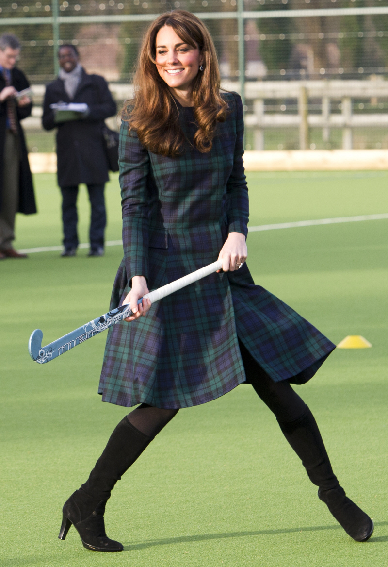 Герцогиня Кейт в тартане МакКуин в своей старой подготовительной школе: милашка и шишка?