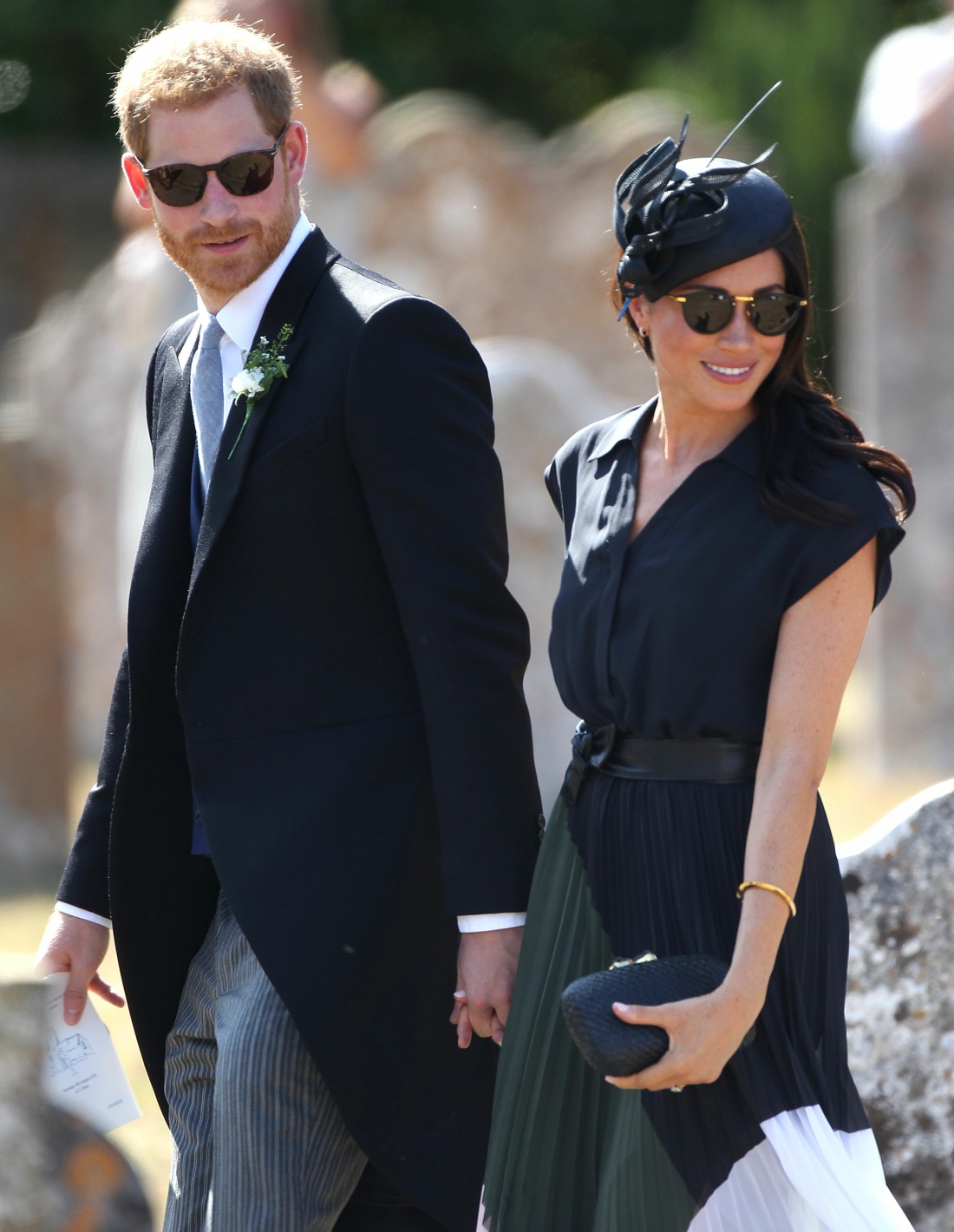 Герцогиня Меган надела платье Club Monaco на свадьбу друзей Гарри на выходных