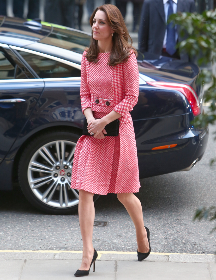 Герцогиня Кейт в клетчатой клетчатке Eponine London в Лондоне: супер-милая или шикарная?