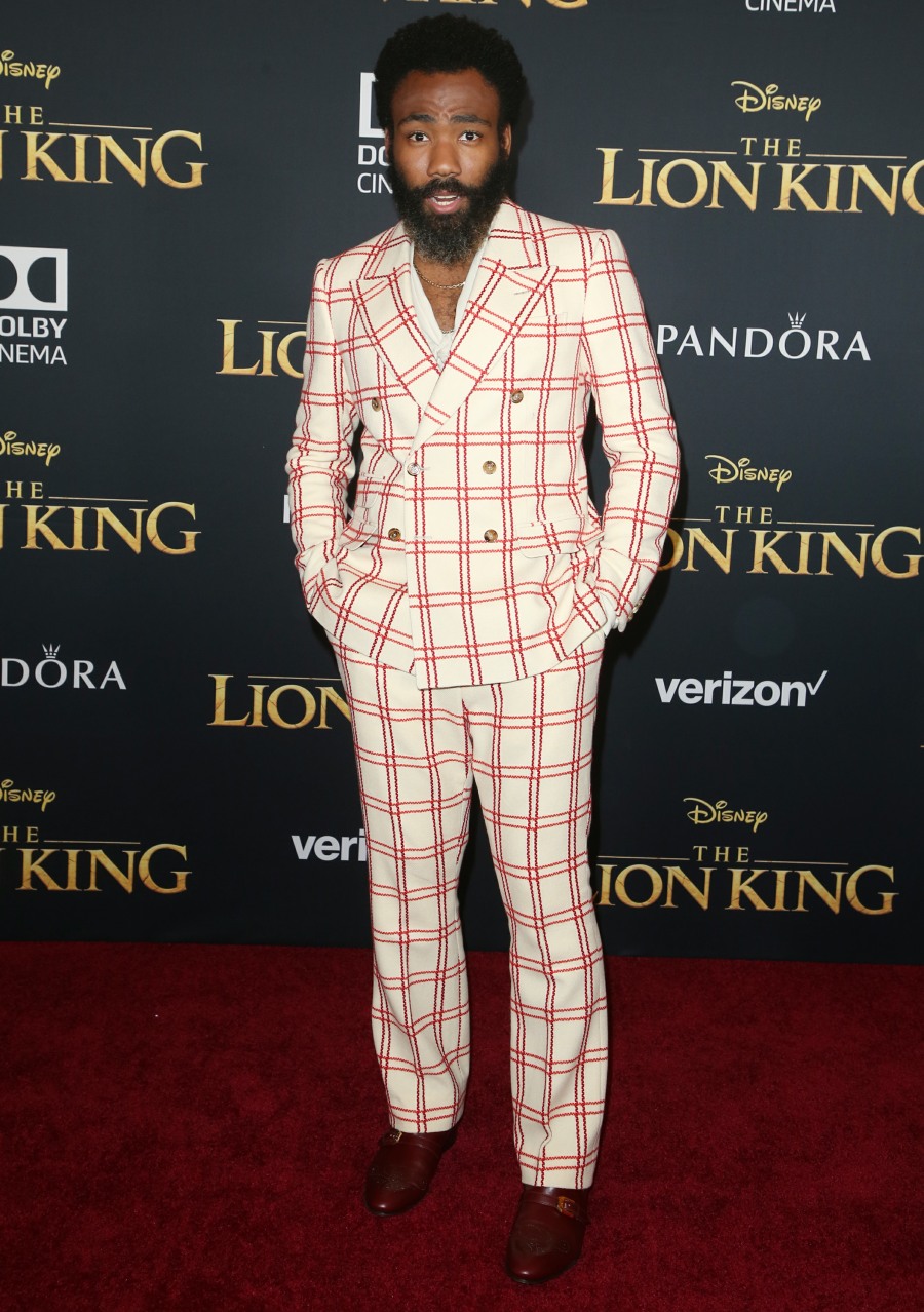 Дональд Гловер был в смелом клетчатом костюме на премьере фильма «Король Лев»: мило или нет?