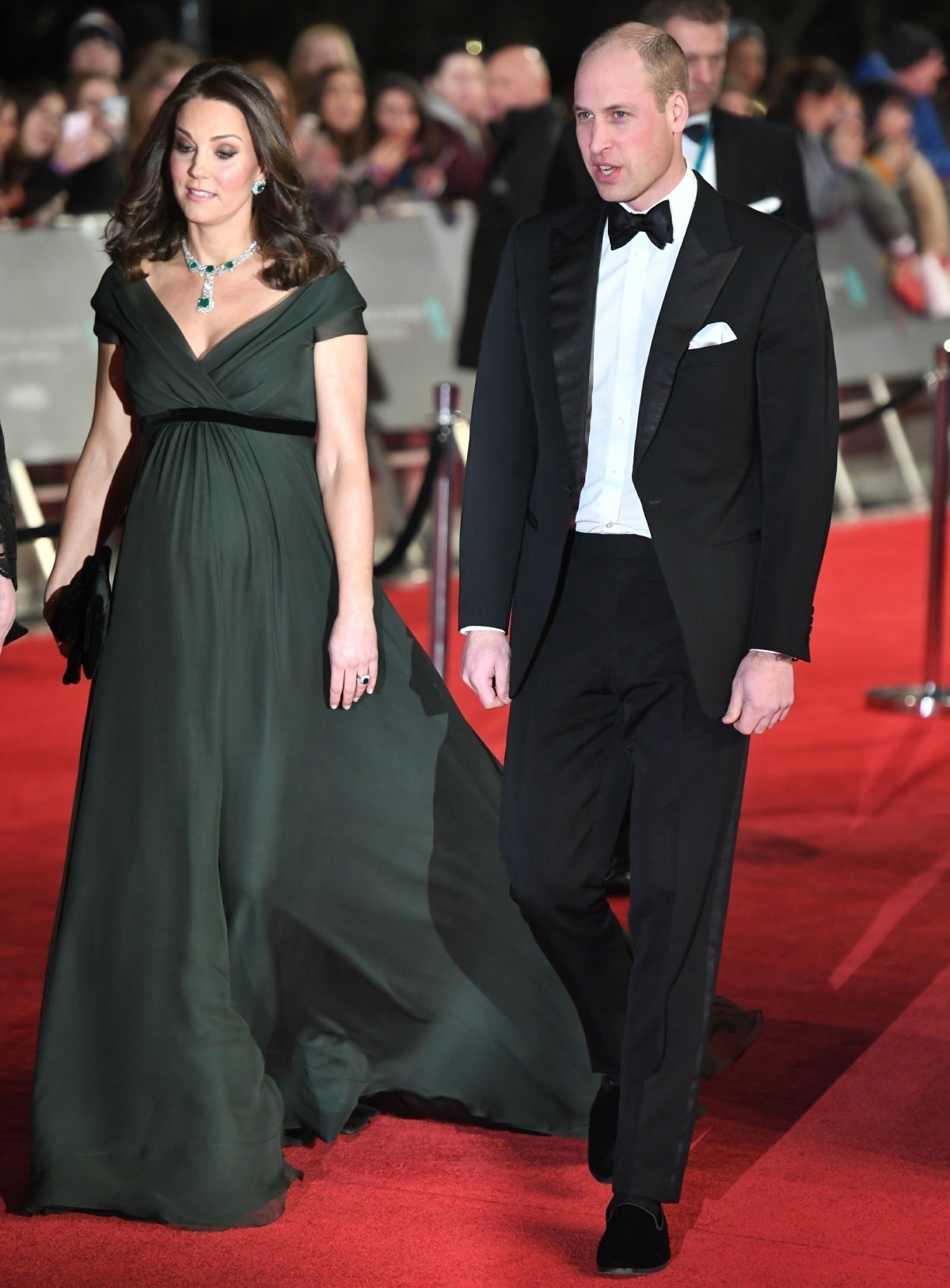 Герцогиня Кейт чувствовала, что сарай прибил ее острый зеленый взгляд на BAFTA