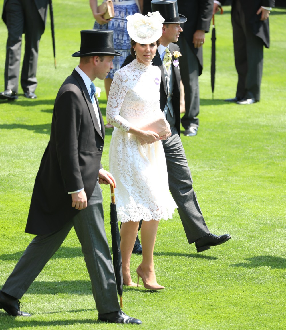 Герцогиня Кейт в сделанном на заказ McQueen в Royal Ascot: еще одна белая салфетка ?!