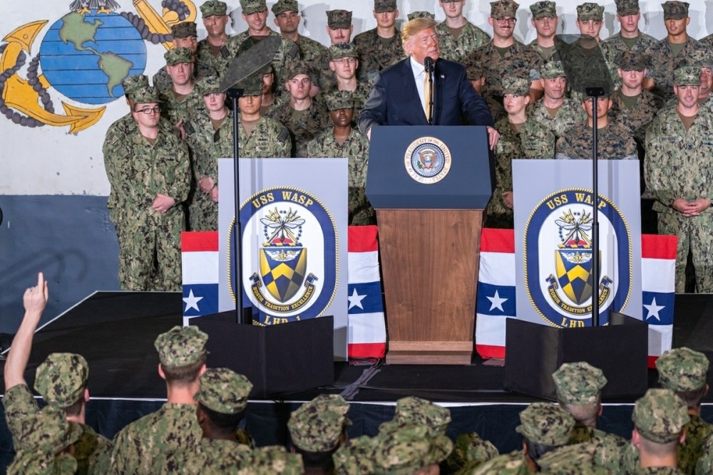 Сотрудники Дональда Трампа попросили, чтобы USS McCain был прикрыт для визита Трампа