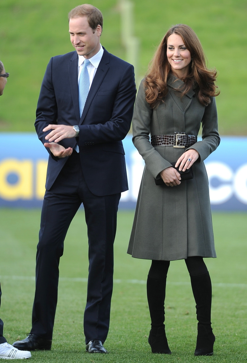 Герцогиня Кейт в оливково-сером пальто Reiss, Великобритания: скучно или идеально?