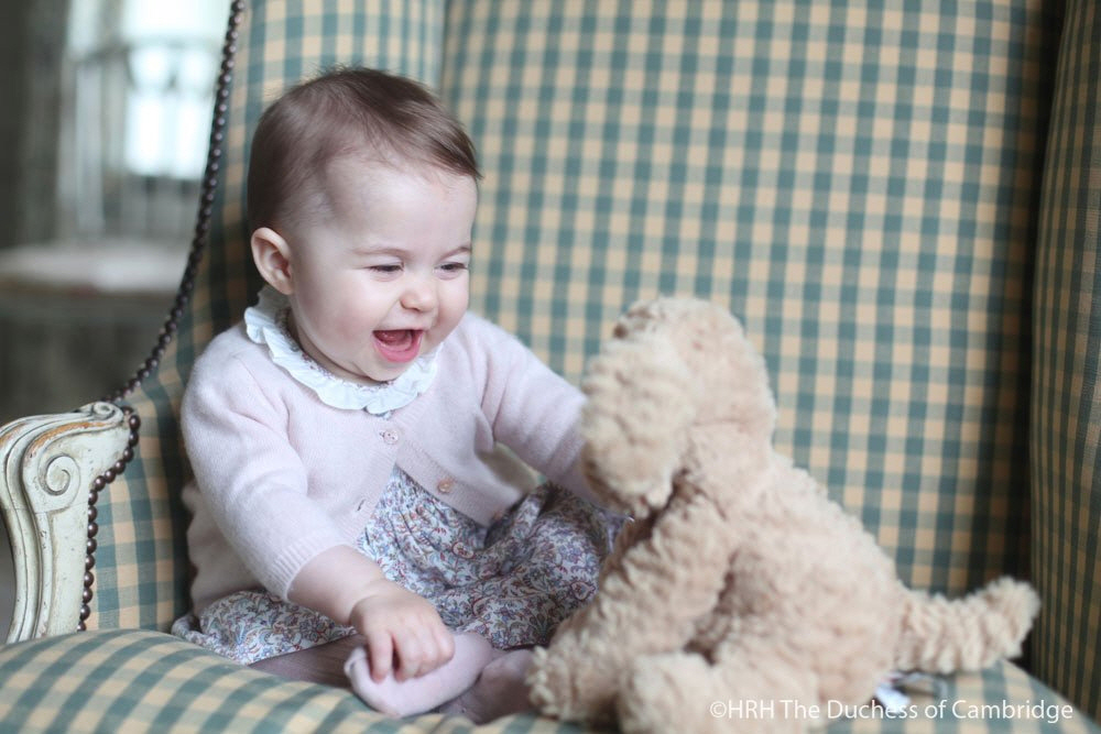 Герцогиня Кейт счастлива, что няня Мария покупает детскую одежду, она более сдержанная