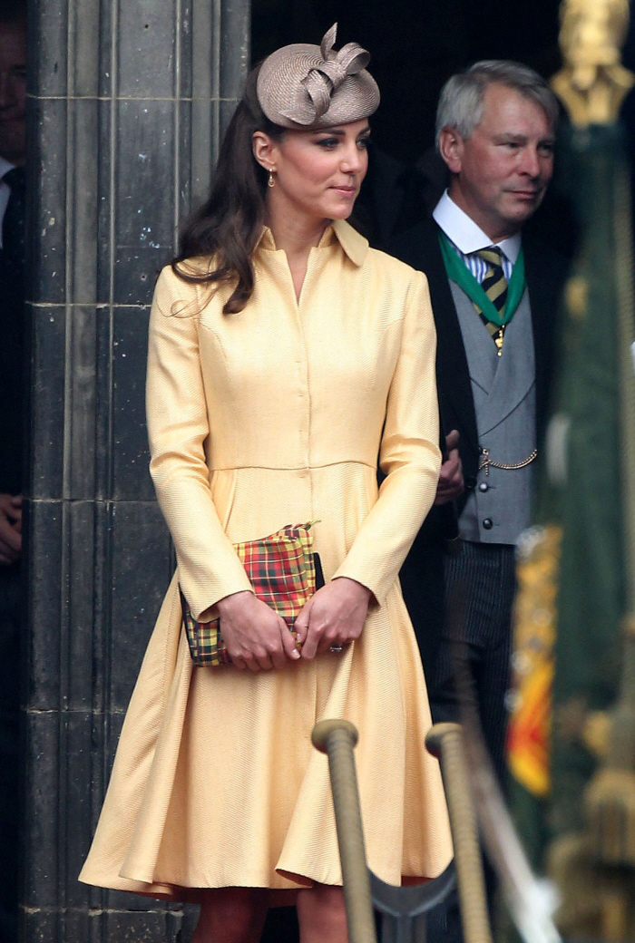 Герцогиня Кейт в бледно-желтом платье Эмилия Викстед из Шотландии: прелесть?
