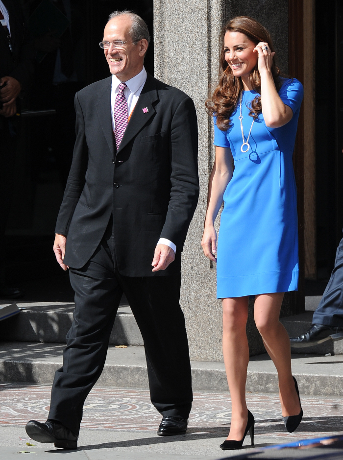 Герцогиня Кейт в синем платье от Stella McCartney: модно, молодо и очаровательно?