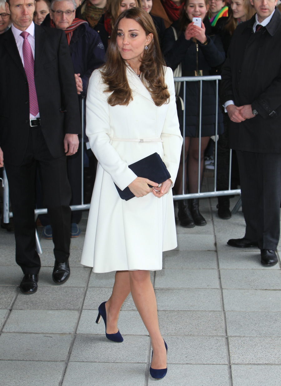 Герцогиня Кейт в белом Макс Мара в Портсмуте: красиво или плохо?