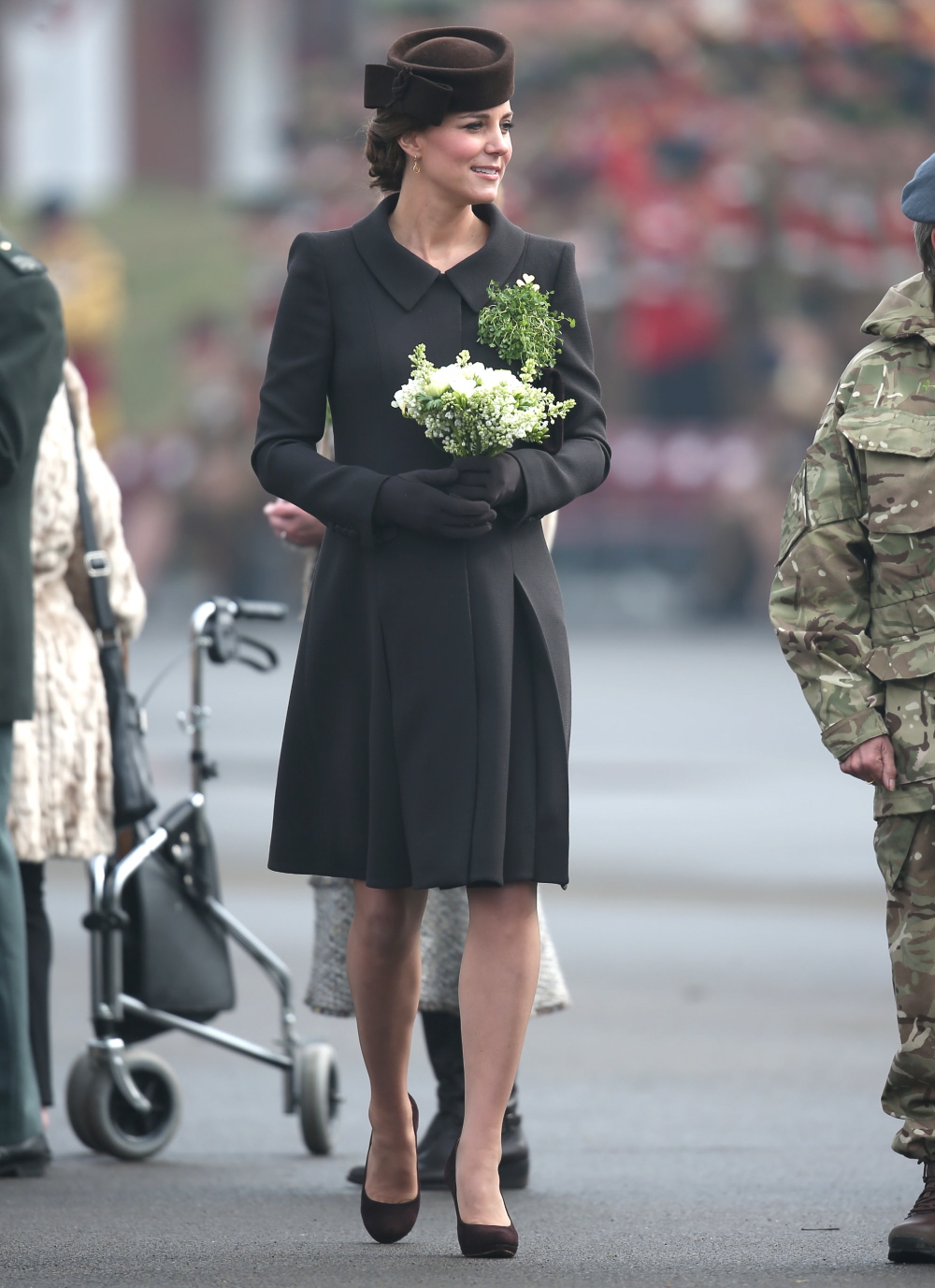 Герцогиня Кейт в образе Кэтрин Уолкер для ирландской гвардии: прелесть?
