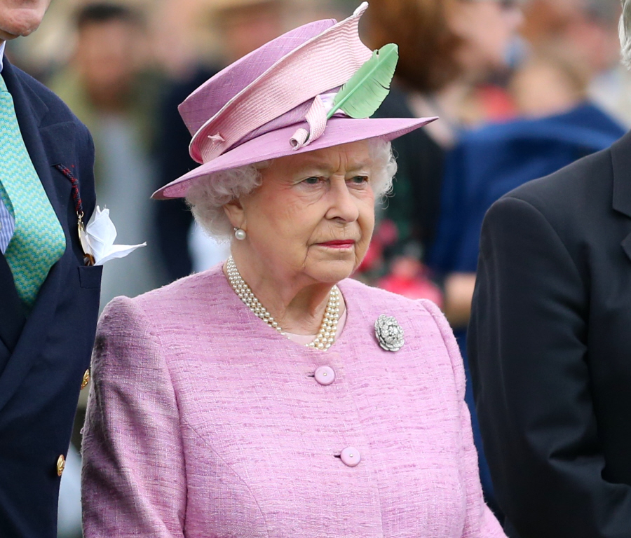 Королева Елизавета приказывает герцогине Кейт изгнать клинки гибели?