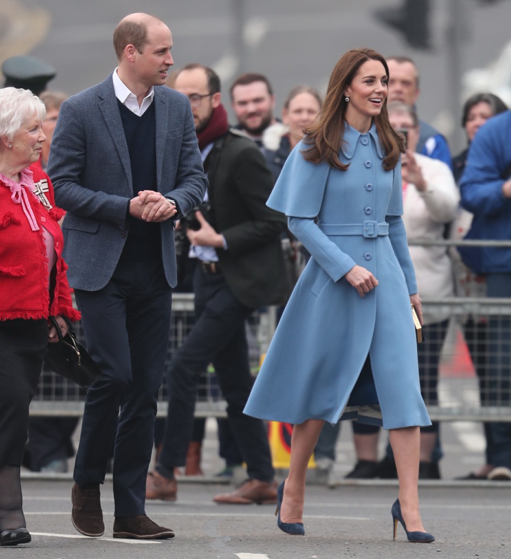 Герцогиня Кейт в мини-пальто Mulberry из Северной Ирландии: старомодно или мило?