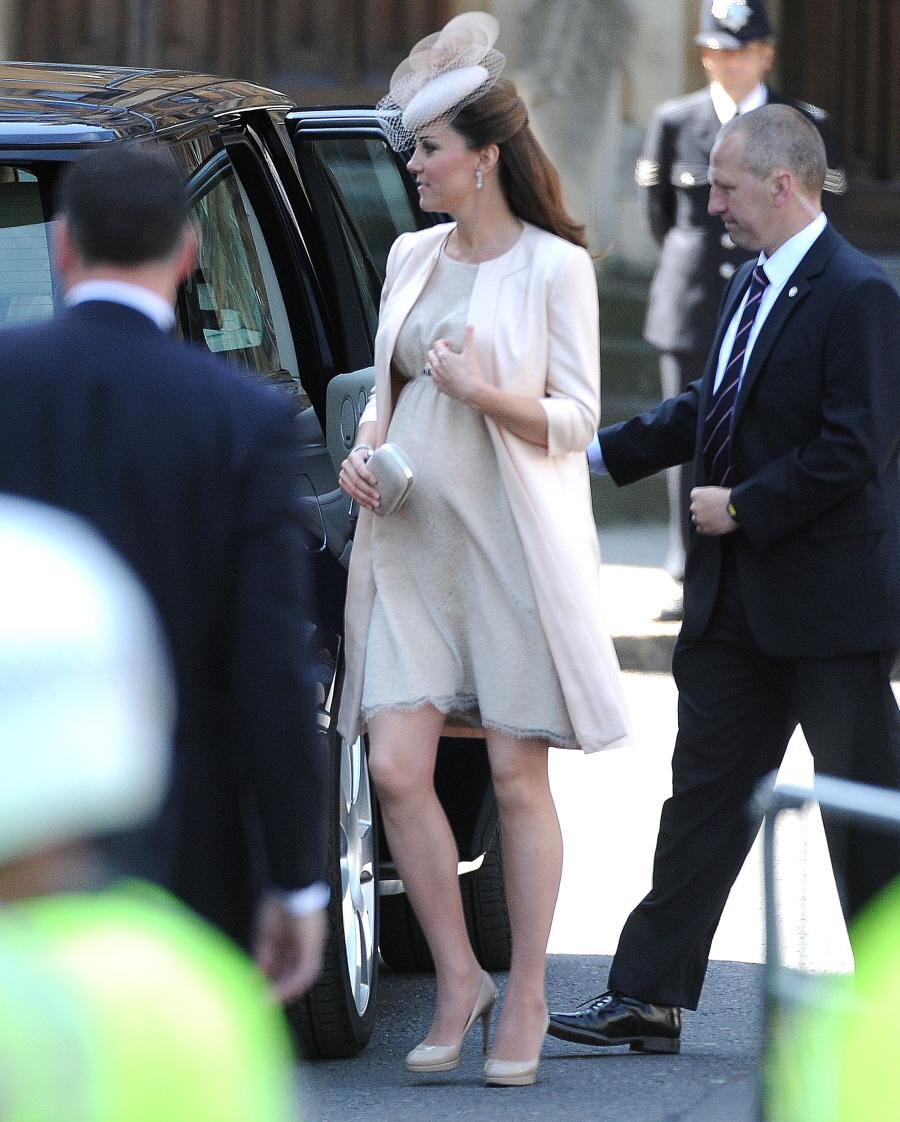Герцогиня Кейт в сделанной на заказ Дженни Пэкхэм в Лондоне: милая или скучная?