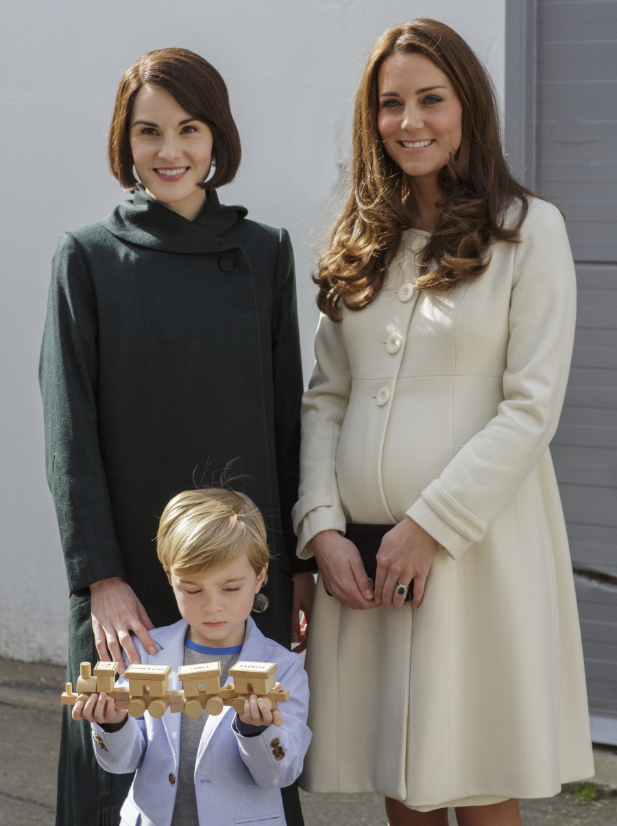 Герцогиня Кейт имела достаточно времени, чтобы проследить за своим визитом на съемочную площадку Даунтона