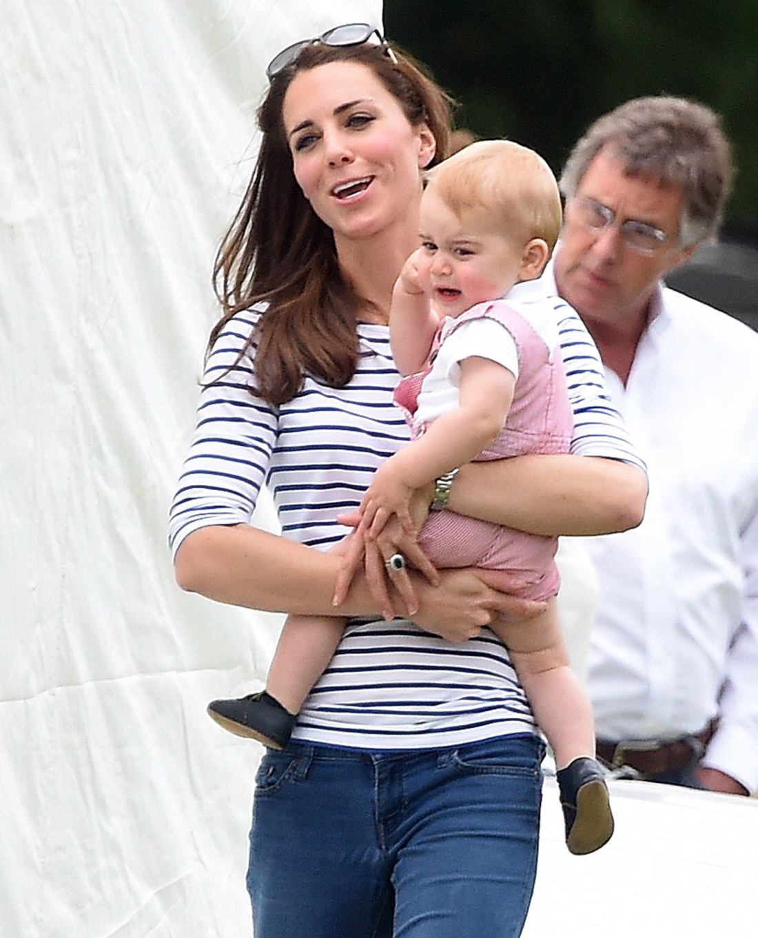 Герцогиня Кейт выводит принца Джорджа на игру в поло для папы: очаровательны?