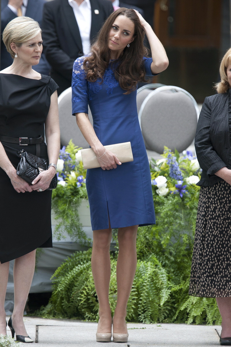 Герцогиня Кейт ест твердую пищу, носит узкие джинсы для похода: мило?