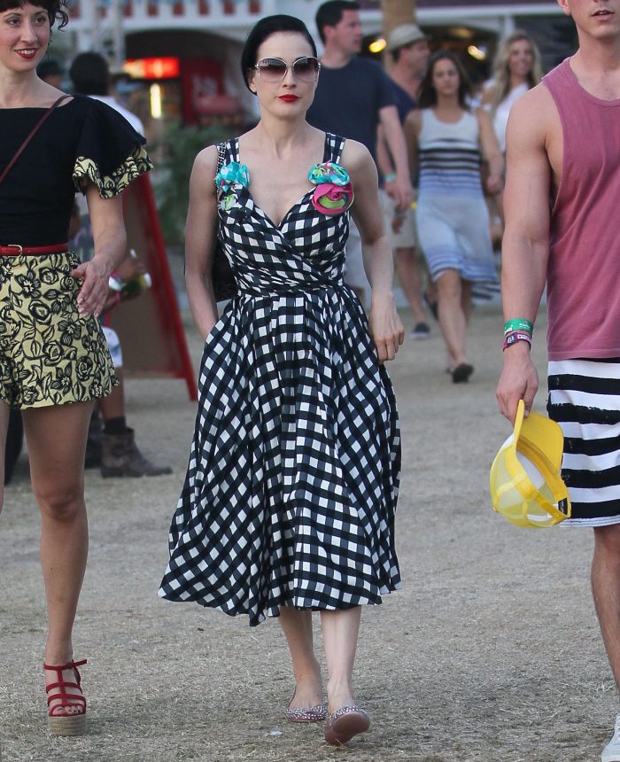 Дита фон Тиз выигрывает показ мод Coachella, вручая ссылки